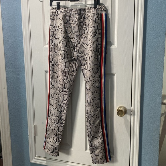 THE SET Animal Instinct | Two piece Printed Jogger Set Size Large - Picture 8 of 13